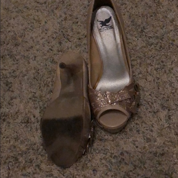 Tan 4 inch heels - Picture 4 of 5